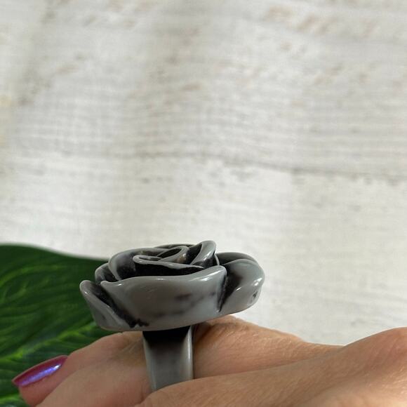BOGO FREE Acrylic gray black rose ring size 7 - Picture 3 of 9